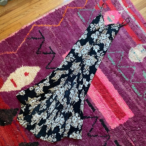 Flynn Skye Dresses & Skirts - Flynn Skye Hi-Low Black Floral Dress